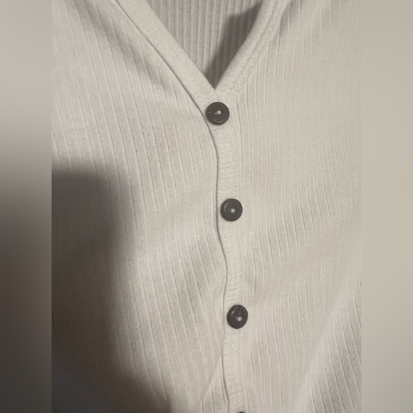 Bozzolo White Ribbed Button-Front Crop Top - Picture 2 of 3